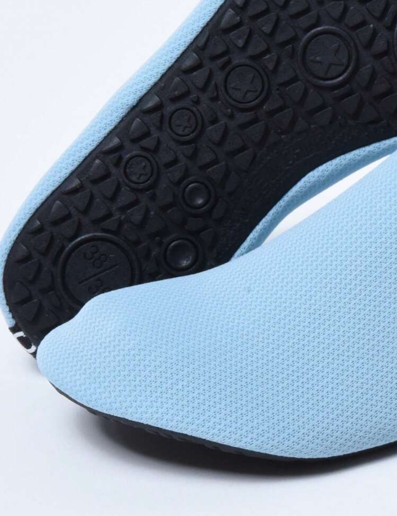 NUMA MINIMALIST BAREFOOT SHOE WITH BLUE SOCKS
