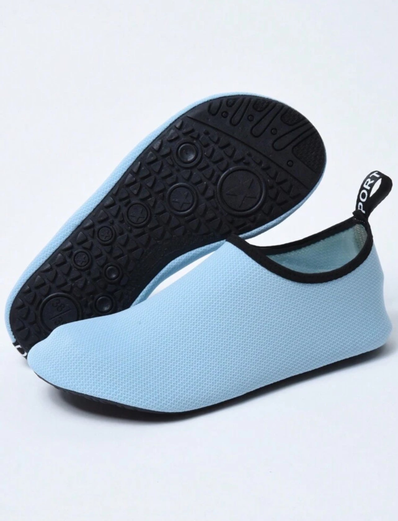 NUMA MINIMALIST BAREFOOT SHOE WITH BLUE SOCKS